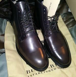 *SOLD* Burberry Cayton formal boot